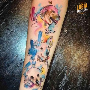 tatuaje-brazo-caras-de-perros-color-logia-barcelona-damsceno   